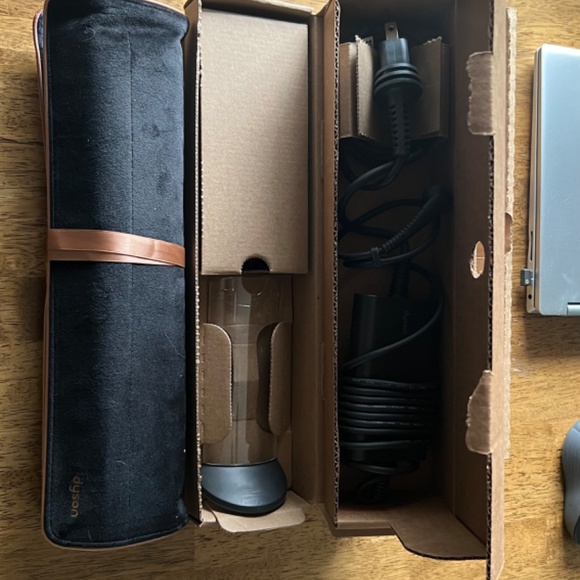 Brand New Dyson Corrale - Picture 3 of 3